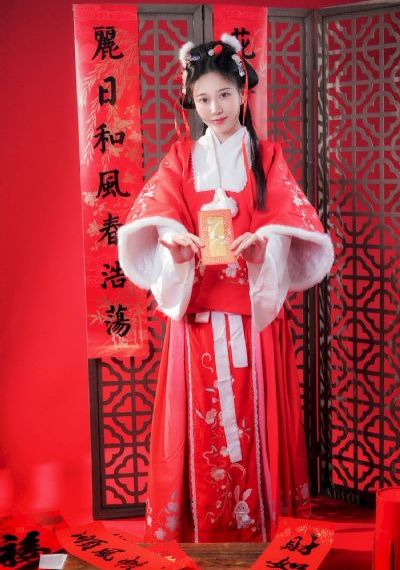 动漫美女隐私打扑克视频